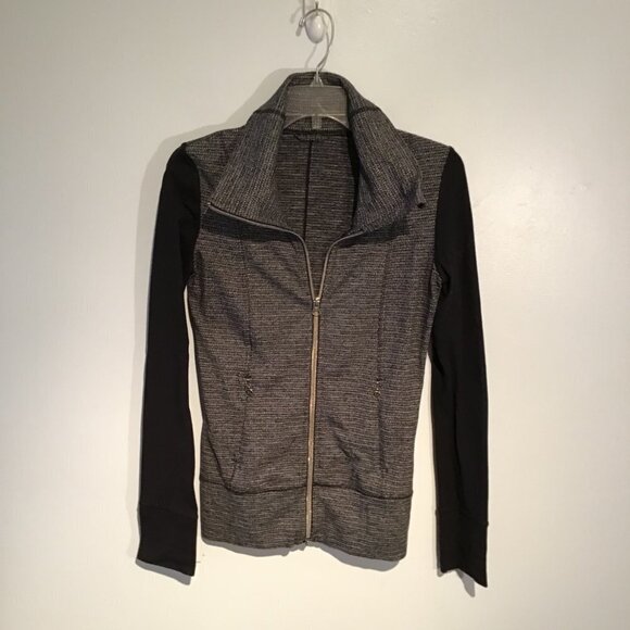 Lululemon Daily Yoga Jacket Reversible Slub Denim Polar Haze/Black Size 2 - Picture 9 of 14